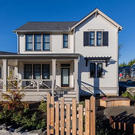 Holiday House By Seabrook Hospitality